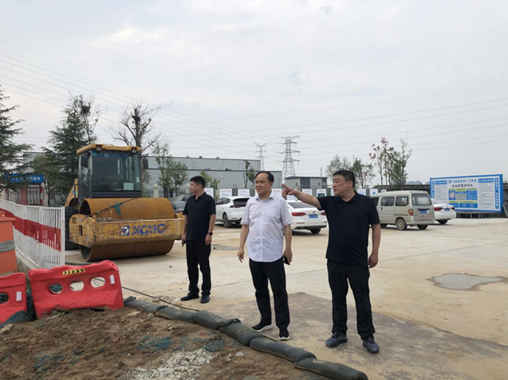 鄭州市建設投資集團有限公司黨委委員、副總經理張巖到侯寨新鎮區安置區調研項目建設工作